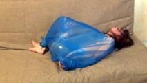 Stella - Ball in Müllbeutel verpackt (video)