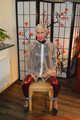 Miss Francine wird in einem heißen Lackoutfit und einem transparenten Regenmantel gefesselt und mit Ballgag und Tape geknebelt