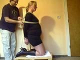 Knieend gefesselt 1/3