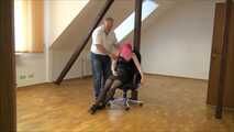 Elena und Stefanie - Die Bürobesichtigung Teil 1 von 8