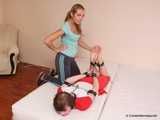 Alexa & Catt - Mädchen werden Mädchen: lesbische Kitzeln mit intensiver Bondage