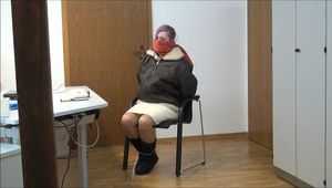 Wunschvideo Zora - Überfall im Büro Teil 5 von 6