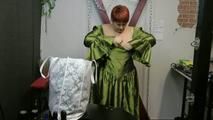 Kleid der O anziehen