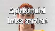 Apfelstrudel heiss serviert