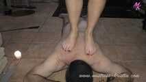 Füsse #Trampling #Kerzenwachs #Footdomination mit rot lackierten Zehennägeln