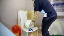 sit2pop B12 and B14 in black leggings on the chair