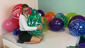 Miss Karina testing and pops your Qualatex balloons
