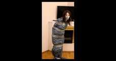 Bonnie Woods - Trashbag self package (video)