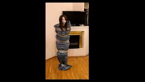 Bonnie Woods - Trashbag self package (video)