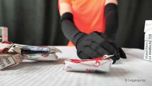 Crushing mit Handschuhen