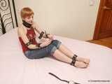 Alice Lee - Nettes rothaariges Mädchen Alice Lee spielt eine Self-Bondage-Szene