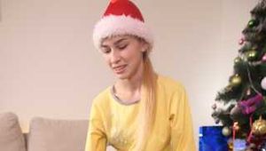 Merida und Hannah - Merida wird von Hannah unter dem Weihnachtsbaum überwältigt und gefesselt