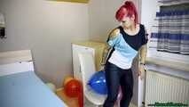 sit2pop B12 and B14 in black leggings on the chair