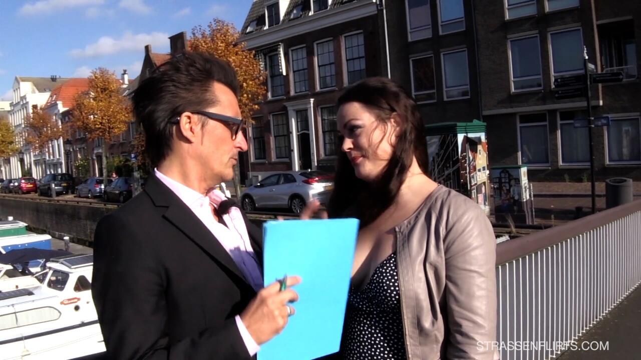 STRASSENFLIRTS 82 Leona