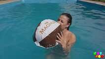 1271 Fun in the pool
