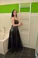 Gefesselt im langen Lack Ballkleid (Archiv)
