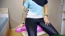 sit2pop B12 and B14 in black leggings on the chair