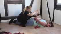 Sarah im hogtie gefesselt von Ginger 1/2