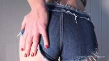 Hände, Po und Hot-Pants