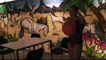 Balloon-Trampling with Yvette Hardi