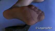 Füße und Beine in Nylons