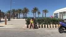 Dresscode in Public: Unten Ohne am public Strand