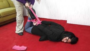 erster hogtie mit Tüchern