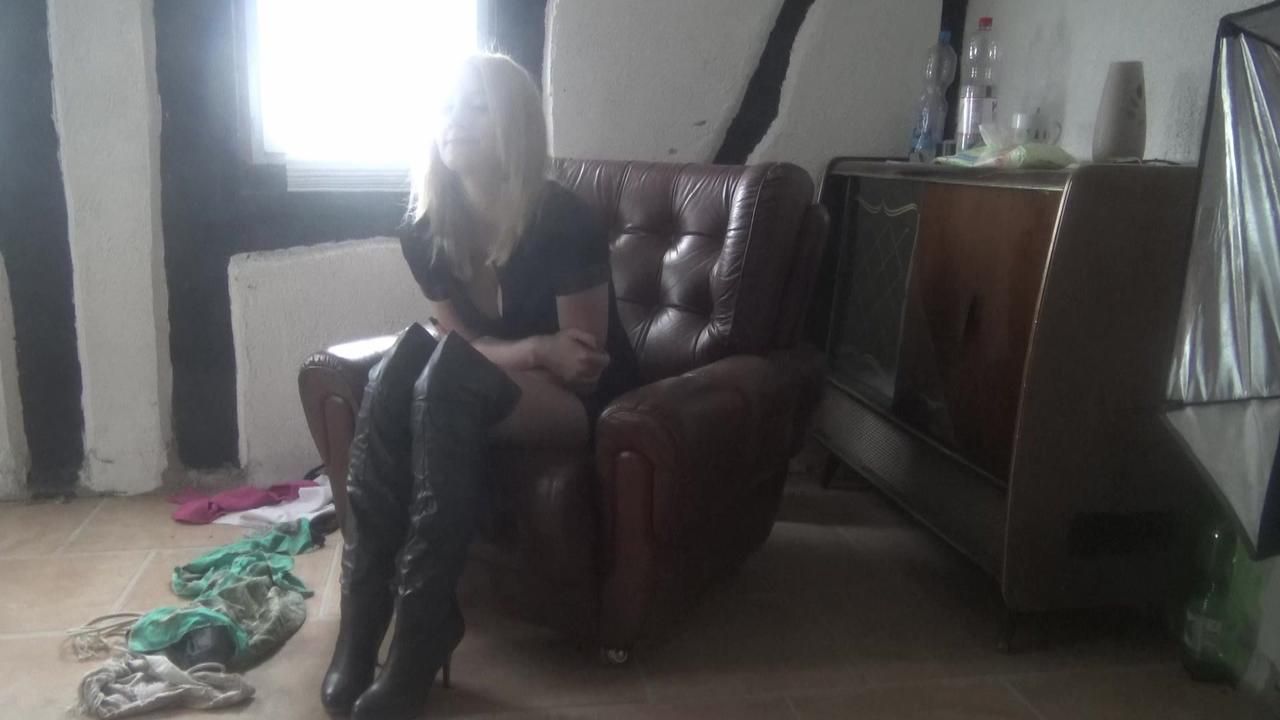 Anastasia roped 1