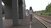068005 Ling Pees On The Station Platform