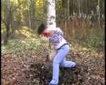 Affable - mysteriöse Bondageszene: Lust im Wald (video)