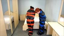 Liska und Miss Love in Mülltüten verpackt zusammen (video)