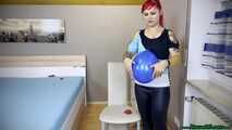 sit2pop B12 and B14 in black leggings on the chair