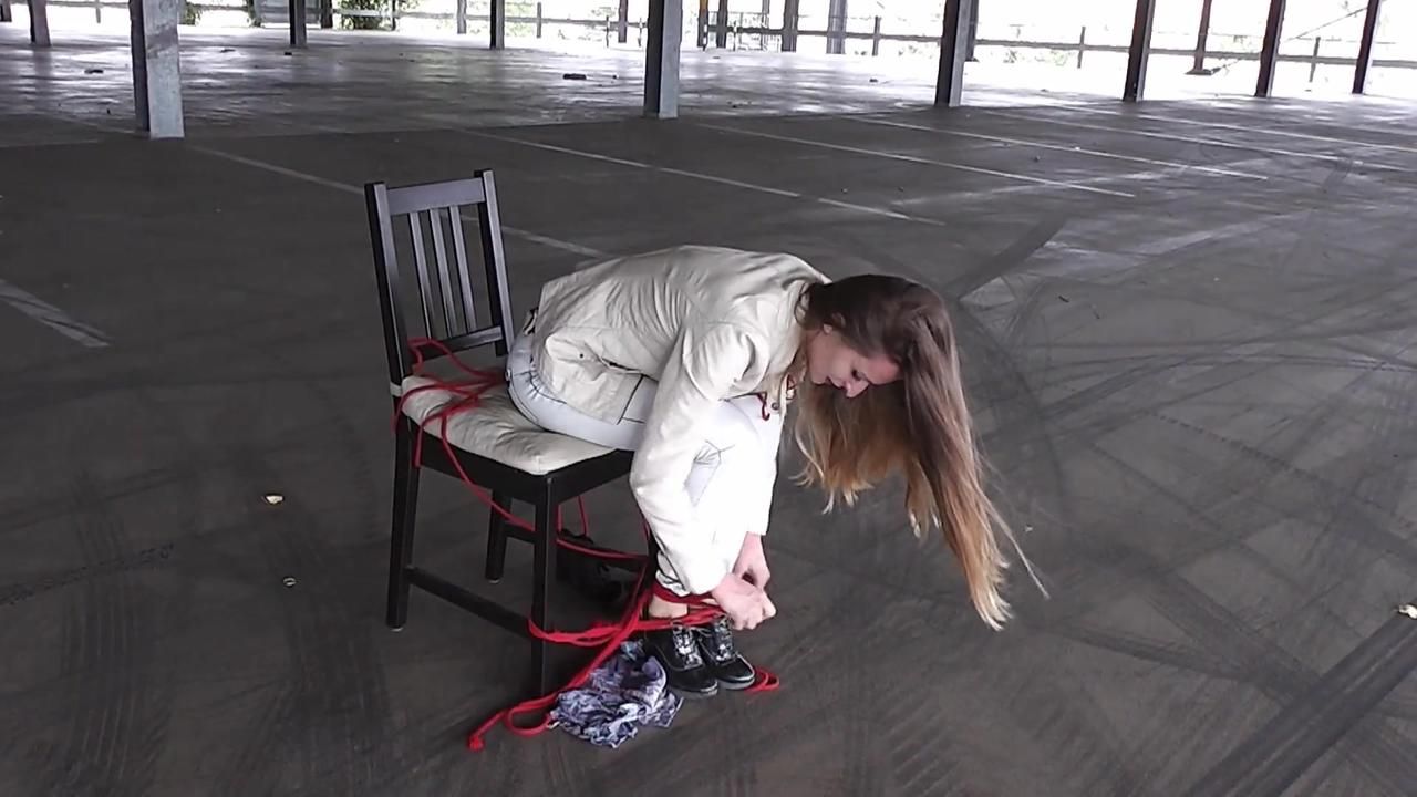 Stella roped hard to chair 2/2