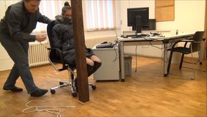 Wunschvideo Laura - Überfall im Büro Teil 2 von 5