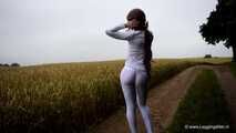 Strapse unter weißer Leggings