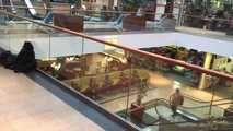 Bondage in Public: Einkaufscenter