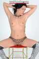 Eve Gagging im Fotostudio