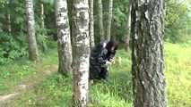 Stella wird gefangen genommen und streng hogtaped in Müllsack Kleid (video)