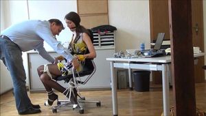 Eden - Sekretärin in Not Teil 2 von 5