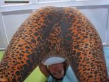 Benita facesitting in leo-leggins