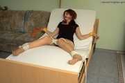 Nina A - Ans Bett gefesselt 2