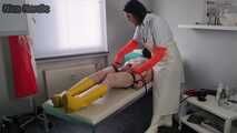 Dilatation und Melkung in Gummihandschuhen 