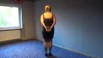 Sie ist eine Stunde in Ketten 1/6