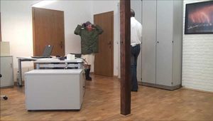 Wunschvideo Zora - Überfall im Büro Teil 1 von 6