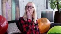 Rauchen und Cigpopping von Ballons