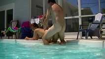 Am Pool gefickt