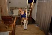 Julia in the holiday house 4