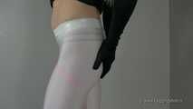 Cameltoe und schwarze Handschuhe