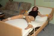 Nina A - Ans Bett gefesselt 2