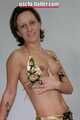 Ela Engel im goldenen Zweiteiler
